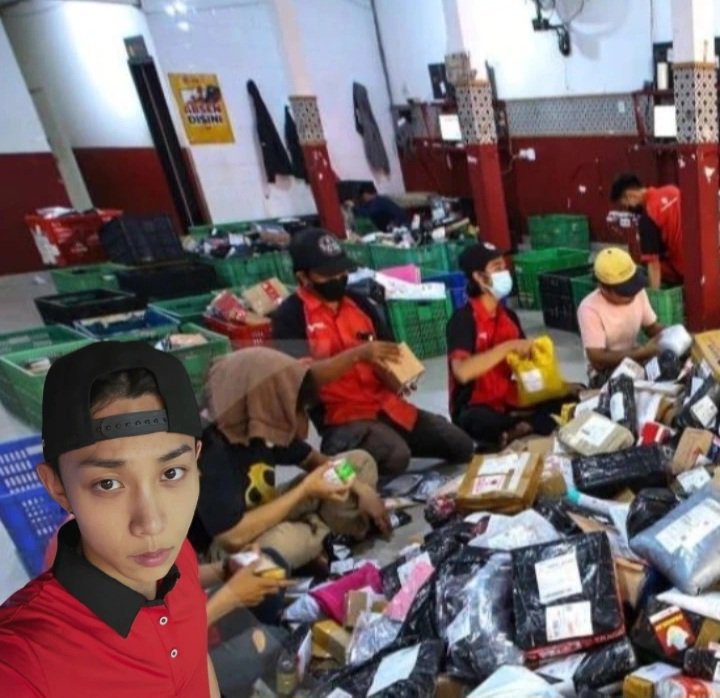 fazgalery's tweet photo. ______ ______ ______ ______ ______ ______
    ← ⚪️ irul sicepat   ⠇                         
              ⁷ ᵐⁱⁿᵘᵗᵉˢ ᵃᵍᵒ
Paket sedang disortir bolo... seng rewel ae jupuk en dewe😑 https://t.co/j4XBz5VnSy