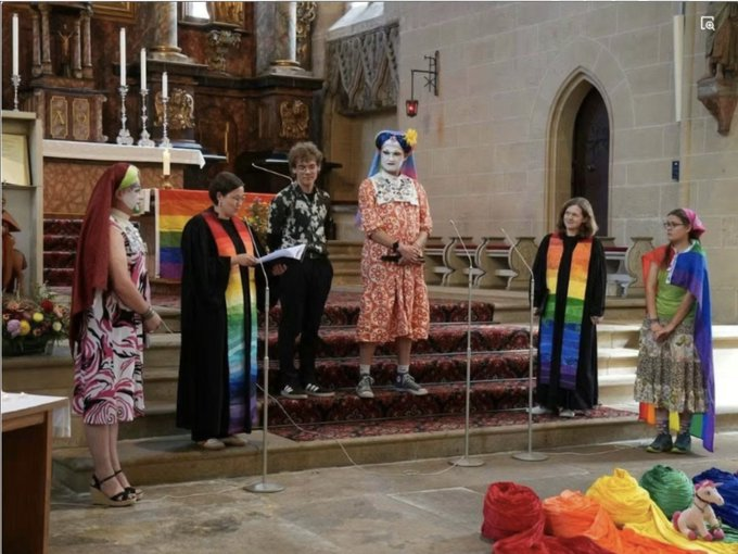 FrankWasnt's tweet photo. You won't see this craziness at the Latin Mass. https://t.co/OOKoCR0VBv