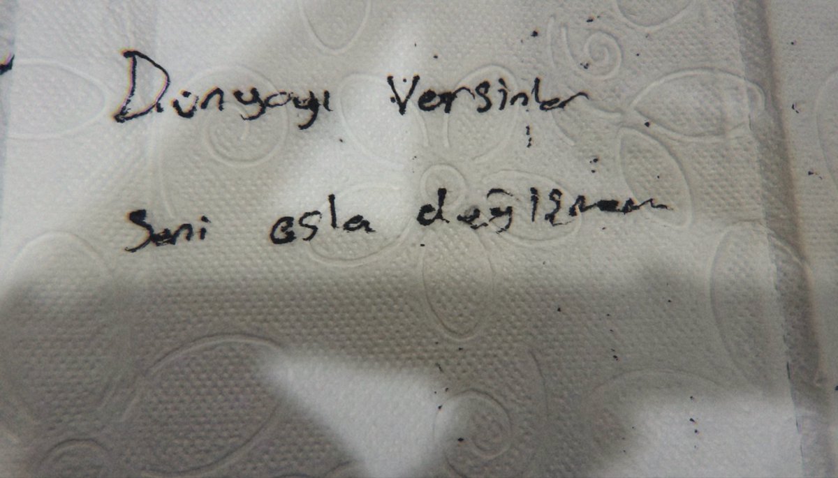 busraA_32's tweet photo. İnsanlar gider anılar kalır.. https://t.co/miqUm2jfYZ