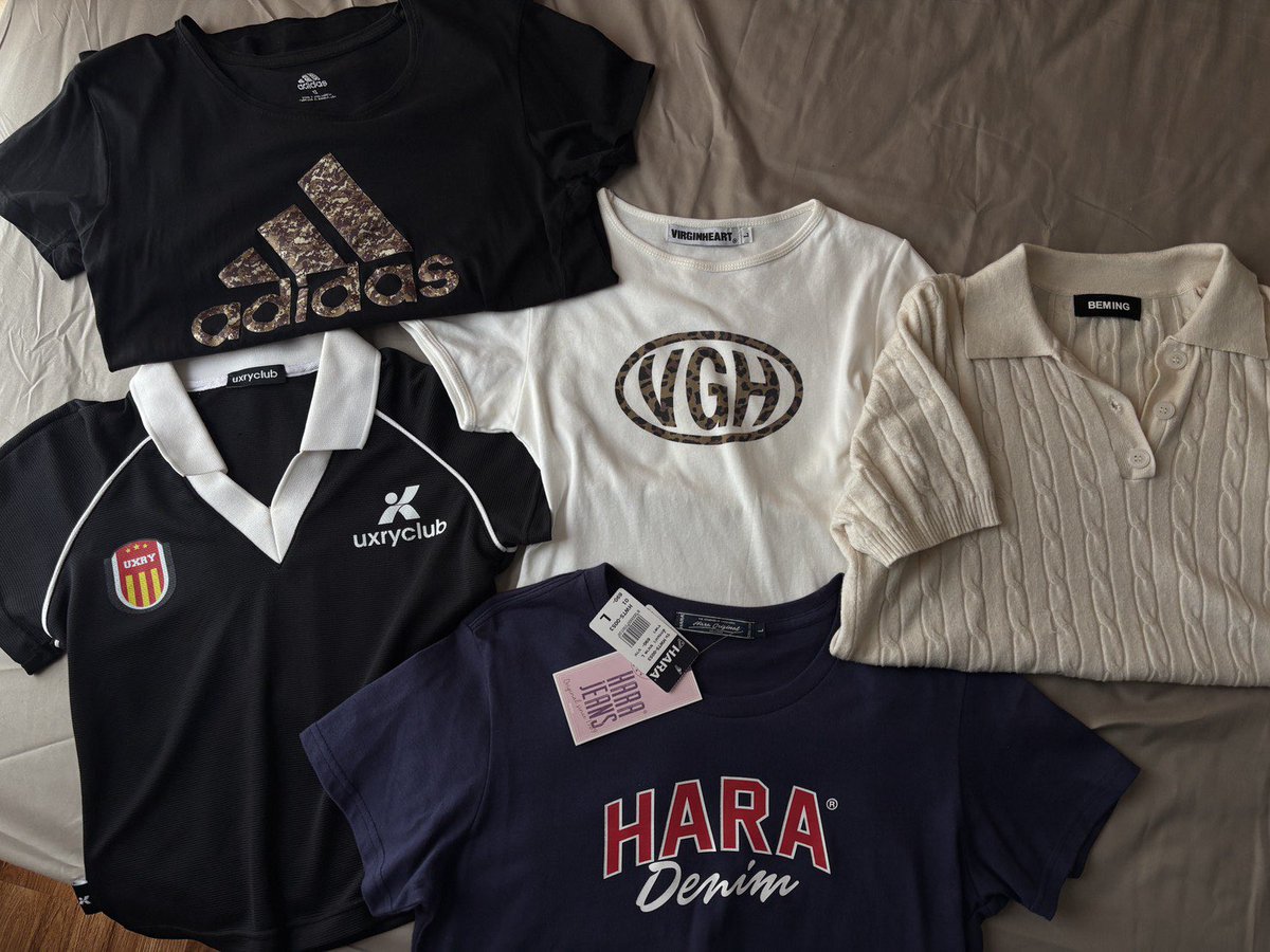 melodykittymiss's tweet photo. ♡︎ 𐬾 ฝากขาย 🪽🎀
#Adidas 100
#uxryclub 300
#VGH 270 (มี ตน ตรงคอ นิดหน่อย)
#HARA 390 (ป้ายติดราคา 690)
#BEMING 200
Shipping : 40
ช่องทางการติดต่อ ig : s1touq
#ส่งต่อเสื้อผ้า #ส่งต่อเสื้อผ้ามือสอง #เสื้อผ้ามือสอง #cintageshop #stylistshop #โล๊ะตู้ #เสื้อผ้ามือ2 #serlyn https://t.co/Os0kNp1K1k