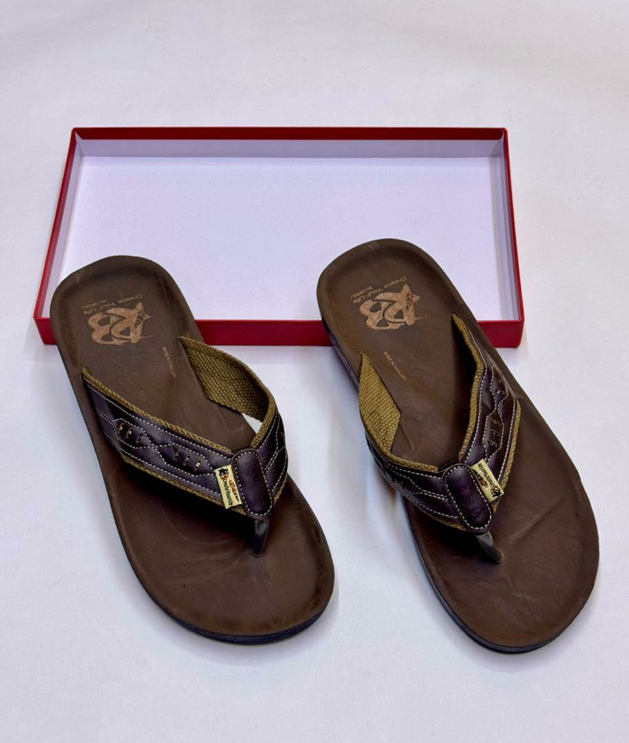 Utamkid1's tweet photo. ✨Finest Highly :ADDIDAS 25000

✨Quality  RB  SLIPPERS: 30000

✨Sizes 40,41,42,43,44,45,46.
✨Wlcm❤️🫶🏻

Tunapatikana Dar Es Salaam 
Tunafanya delivery 
Tunatuma mikoa yote.
#NGUO #ONLINESHOPPING #TANZANIA #ONLINESTORE #Deriverycountrywordwide https://t.co/LM9AMPLFzN