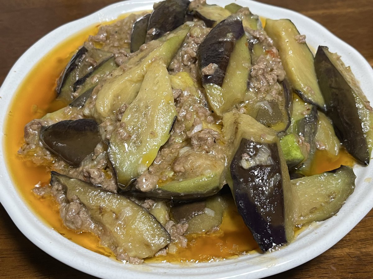 Rodoman9110's tweet photo. #今日の夕飯
麻婆茄子…しっかり手順通りにやると油の量がヤバい！でも美味い！ https://t.co/3ifB9pWl0f