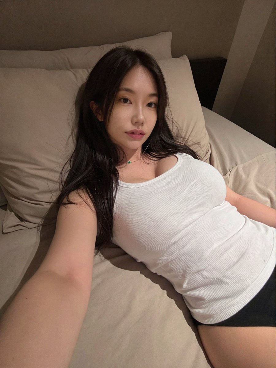 kawaiiayaaa's tweet photo. @MiaOlivia7620 What about me would you go down? https://t.co/WVL5z36GEV