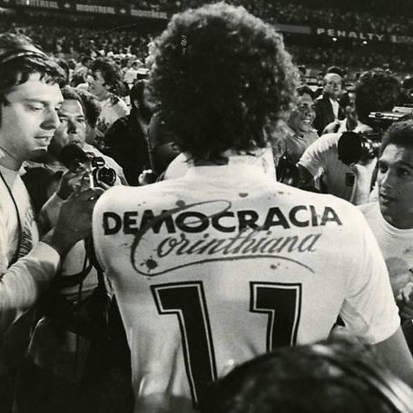 NJanfren's tweet photo. Moralmente, o Sport Club Corinthians Paulista está no fundo do poço!

O presidente do clube? Cria cláusulas onde os jogadores não podem se posicionar sobre a política do clube.

O presidente de organizada? Fechando com partido golpista que vai contra tudo o que o Corinthians lutou durante sua história.

Você pode apoiar o que você quiser? Sim, fodase! Mas a questão é: o Corinthians nasceu pra lutar a favor de tudo aquilo que esse tipo de gente detesta.

Estou falando que o clube tem um partido? Não! Mas sempre tivemos um lado em mais de 100 anos e eles detestam isso.

Criados pela CLASSE TRABALHADORA, forjados no sofrimento lutando em prol das minorias, dos pobres e dos desfavorecidos.

Lamentável o que estão fazendo.