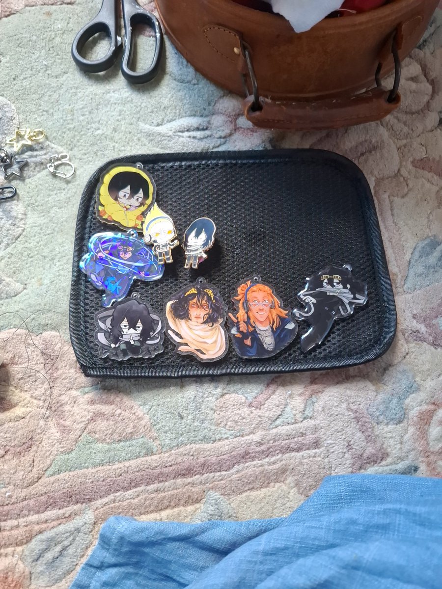tabbyangell's tweet photo. how do u guys make ita bags look good i only have keychains 😢😢😢😢😢ignore the dribble from my cat https://t.co/3GwDwrKLZn