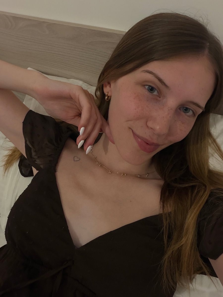 Ladylisafindom's tweet photo. Du wirst mir niemals widerstehen können! 
Es ist nur eine Frage der Zeit, bis du darum bettelst von mir benutzt zu werden https://t.co/lZ7PYphFoH