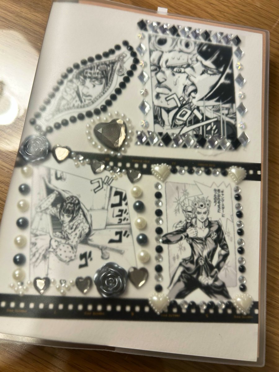 nanagigidraw's tweet photo. 今話題の雑学手帳よりかなりラフな雑記ノート前から書いてる。
走り書きで気になったことや後々見直すだろうこと順番ごちゃ混ぜで。
デコったせいで書きづらくてしゃーない https://t.co/llz705K9V2