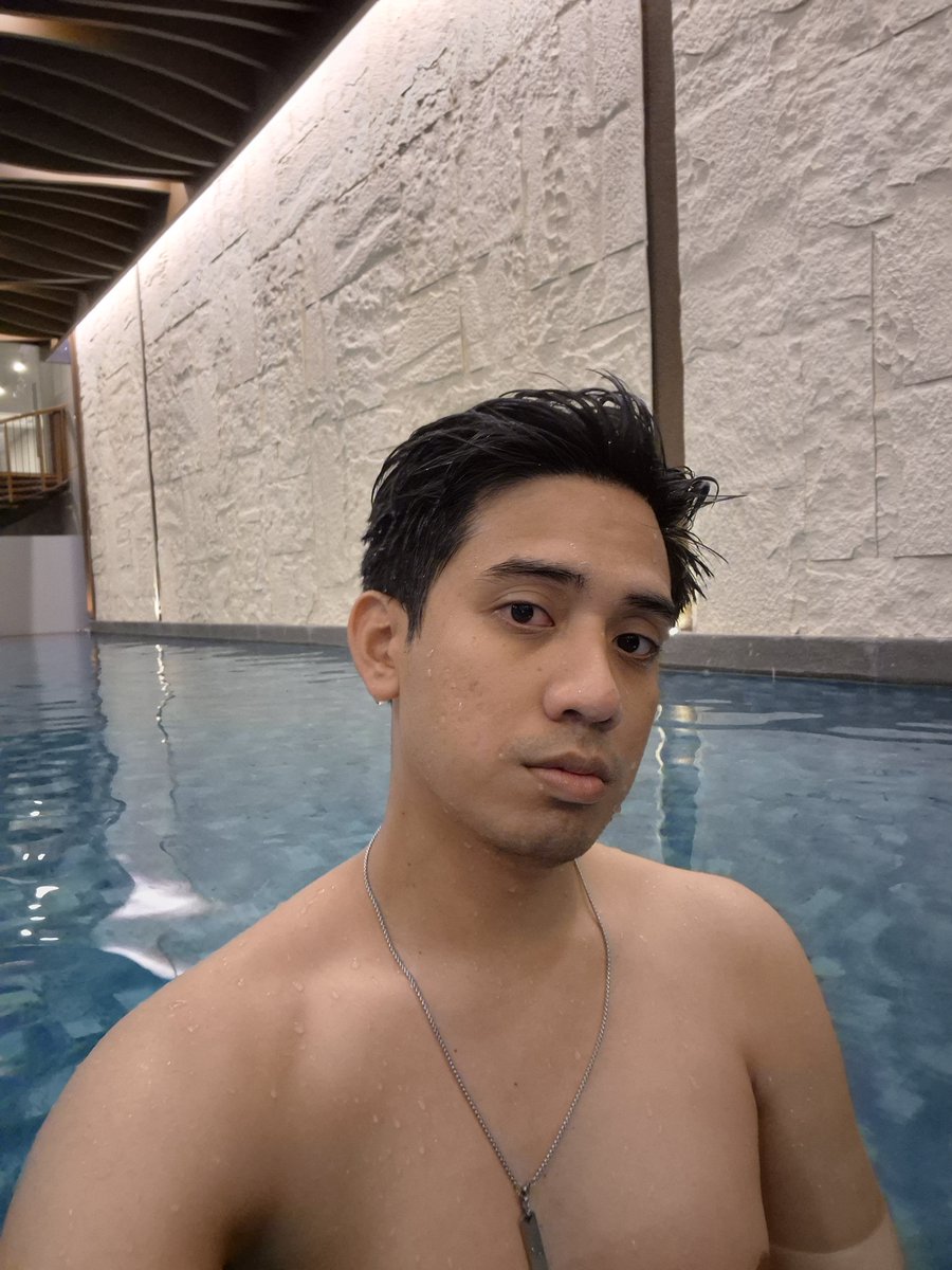 agreatdingo's tweet photo. Emang paling enak habis meeting  capek tuh lanjut renang biar seger

Lupa bawa kacamata renang nggapapa walau merah dikit matanya https://t.co/myhHFyrLrW