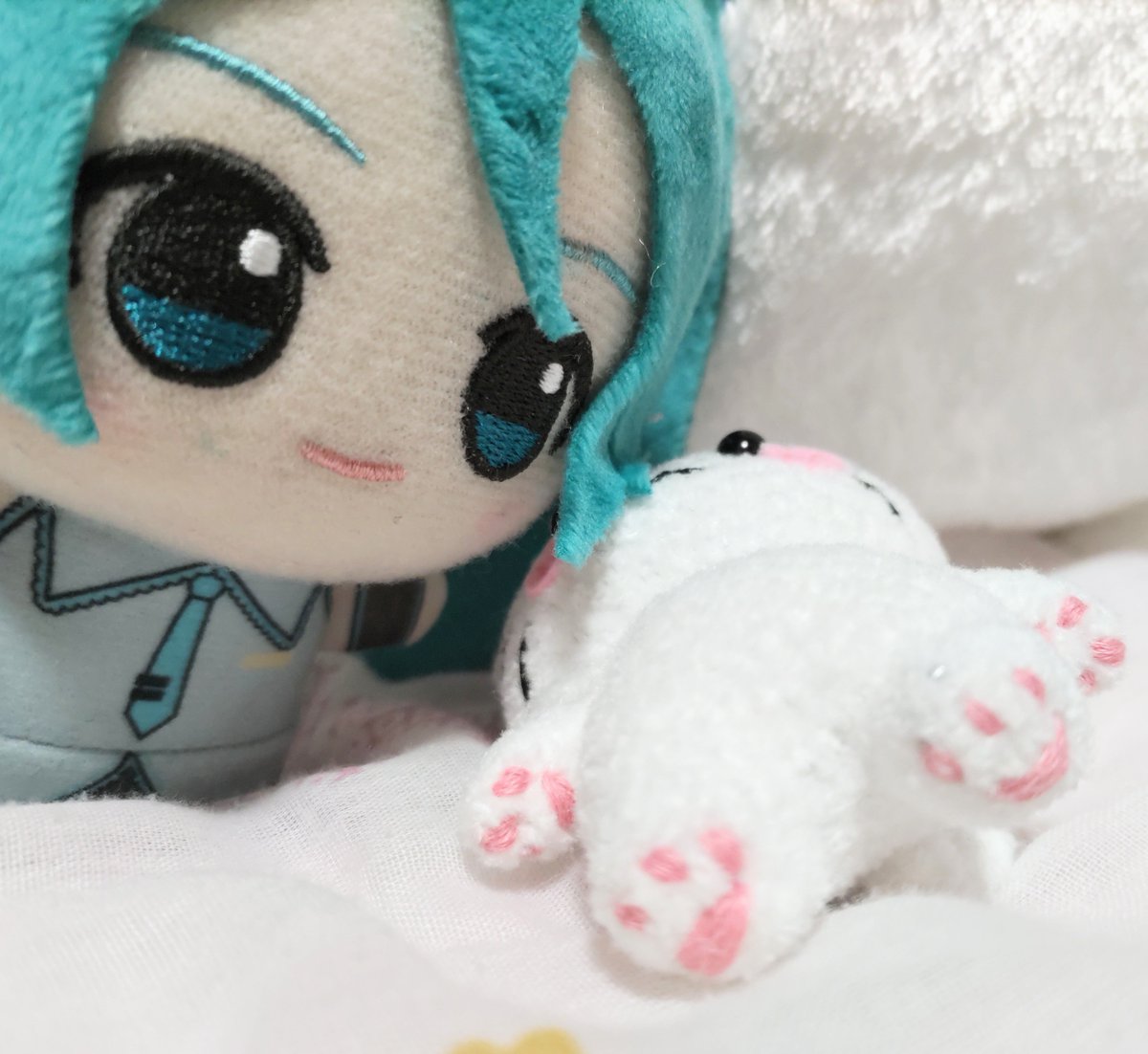 ryocathand's tweet photo. お友達のりかちちゃん@Rikachis2がネコちゃんを作って下さいました😺✨
ぽっちゃりポディやピンクの肉球まで細かく再現されていてすごく可愛い🥰💕りかちちゃんありがとう、大切にするね☺️✨✨ https://t.co/S0o0b6GxnF
