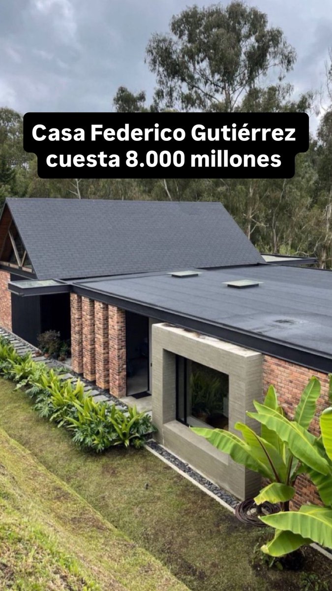estebanrestre's tweet photo. Mientras Fico vive en una mansión de miles de millones y se mantiene de farra en farra, manda a sus funcionarios a desalojar a las familias más pobres de Medellín, arrebatándoles lo poco que tienen y dejando a sus hijos sin casa y sin futuro.

Medellín se las cobrará en las urnas en 2027. https://t.co/kOel2tn0qy