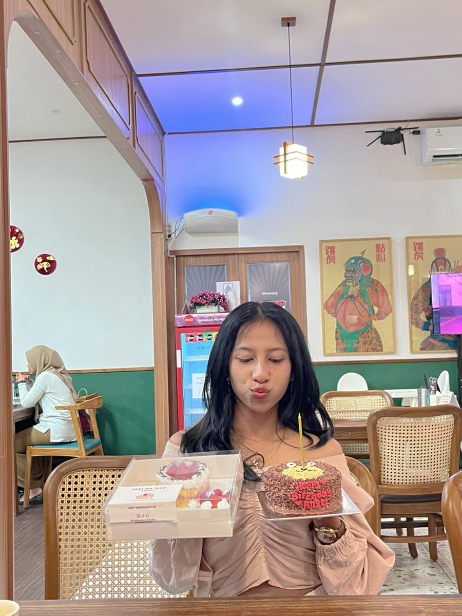 theonlyanyel's tweet photo. grateful to have them 🩷🎂✨🪽 https://t.co/feqGd51BDP