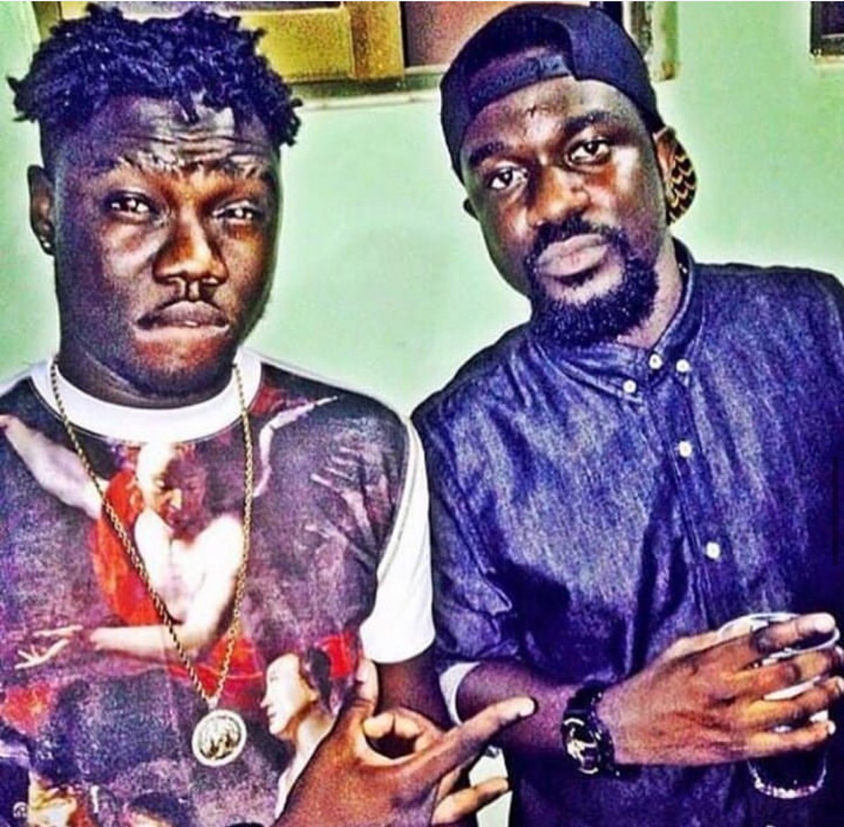 2hypeshowboy's tweet photo. This man called sark dier he be tooknown ooh 🤣  how a take am brag for prison 🤣🤣I can’t even lie …….. I told everybody he was my brother and they said we look alike ￼￼😆…
When I was in prison sarkodie reached to me and gave me motivations … I can never forget it .. he said if u come home u go see how u blow already …. Everything is pure fact …… kabutey , a beg u .. leave Stonebwoy alone .. he loves u .. u can’t treat stone like that …. Stonebwoy is very passionate and he feels as u be his senior man . U never for stop show am love …. Stonebwoy is fighting over ur love …. Stonebwoy hates that  u don’t love him anymore …. Stonebwoy loves you ……