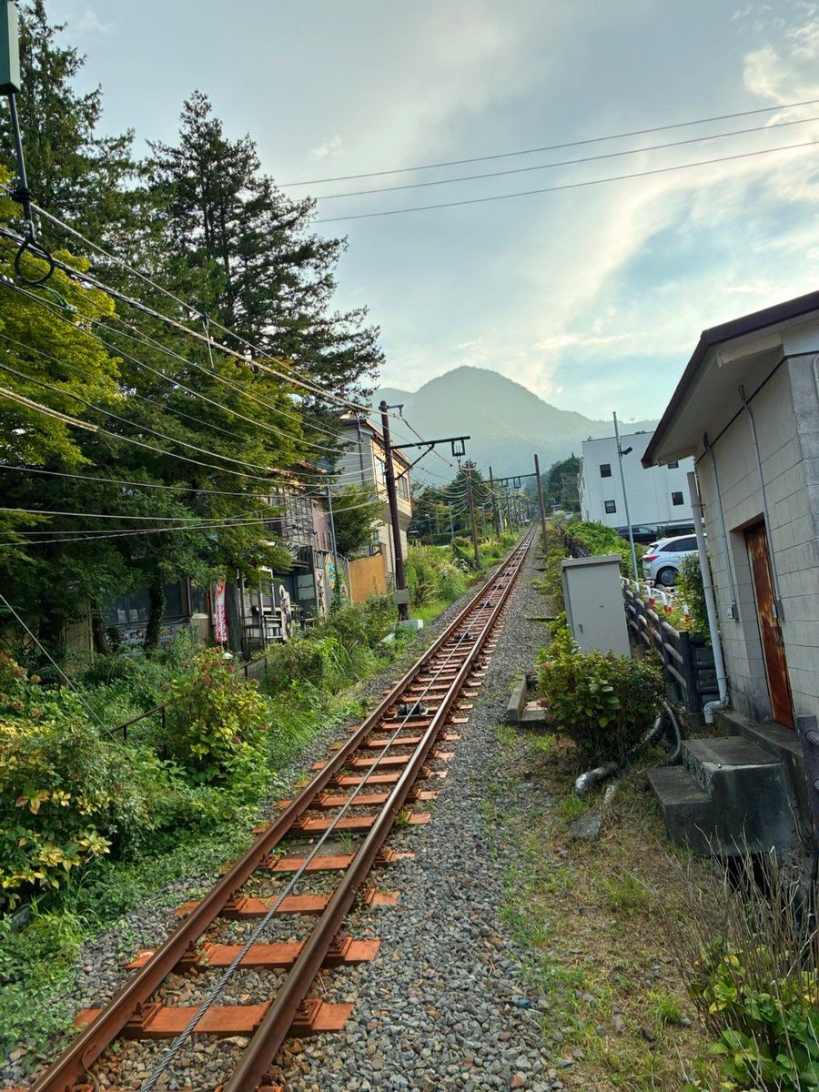 len_b15fvr's tweet photo. そろそろ霧やモヤが晴れだして
無意識に懐疑心を抱いていた事が
徐々に失くなっていくよ
人や物事が見えるのはほんの一部
見える所からじわじわ知っていき
ようやく本質や真実にたどり着く
影の努力や苦悩を感じとって
「あの人のこと誤解してた」
焦らず一歩ずつ近付いてみよう🌱 https://t.co/gpSDqV2UbK