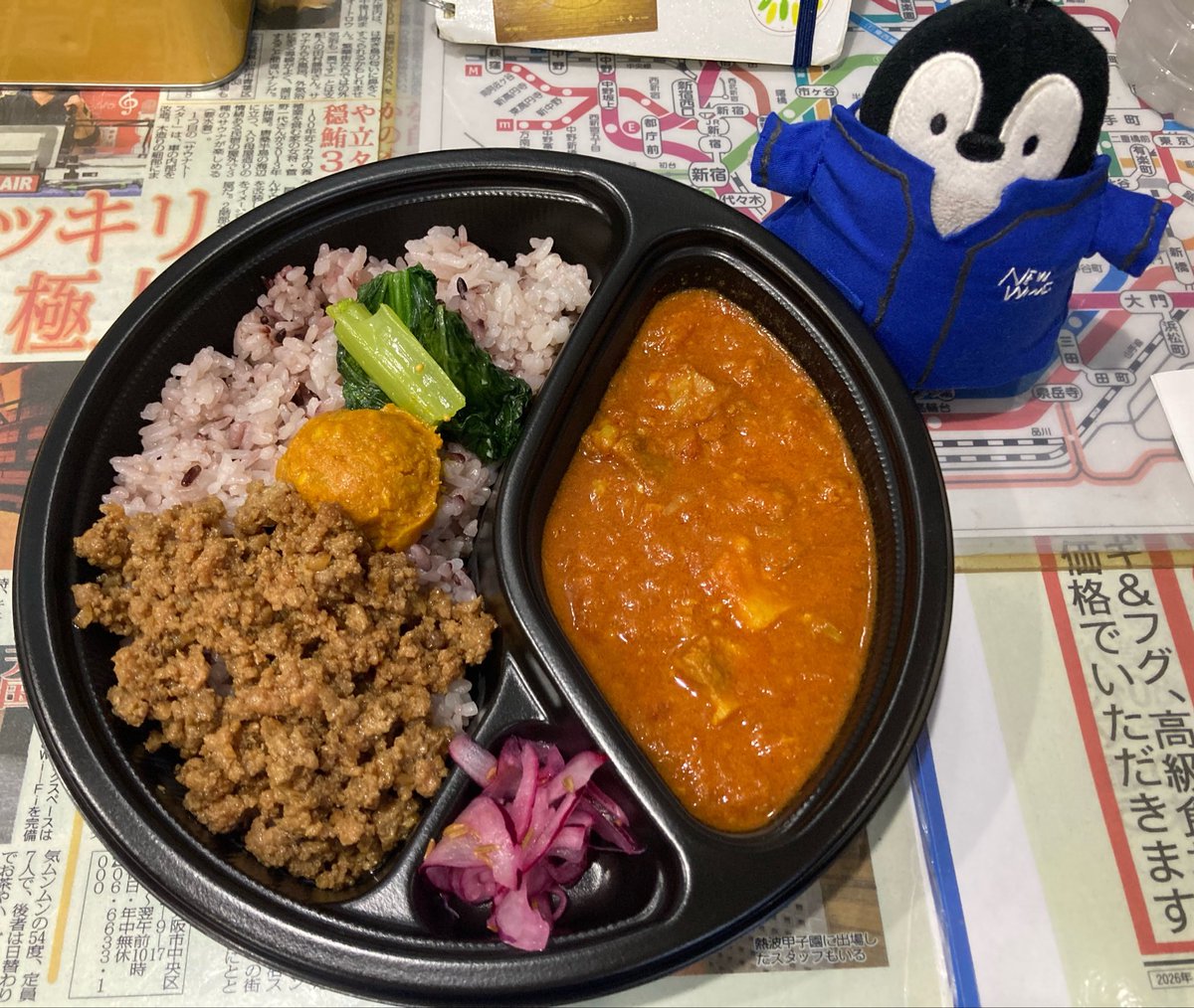 omochiii58's tweet photo. レディースデーの楽しみ、チエノワカレーもいただきました。2回。それぞれ単体で食べても美味しい、混ぜても美味しい、いろんな組み合わせを楽しむうちにあっという間に食べ終わっている一皿。いろんなごはんがあるけどこういう洗練されたごはんは特に幸福度高いよね。
#ニューウイングレディースデー https://t.co/e1HwaCUYvA