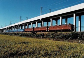 bmgLrpRg2YMgdWN's tweet photo. #みんなの国鉄色見せて 
#50系客車
#115系
#ED76
#EF65 https://t.co/wtGQ8CsgC1