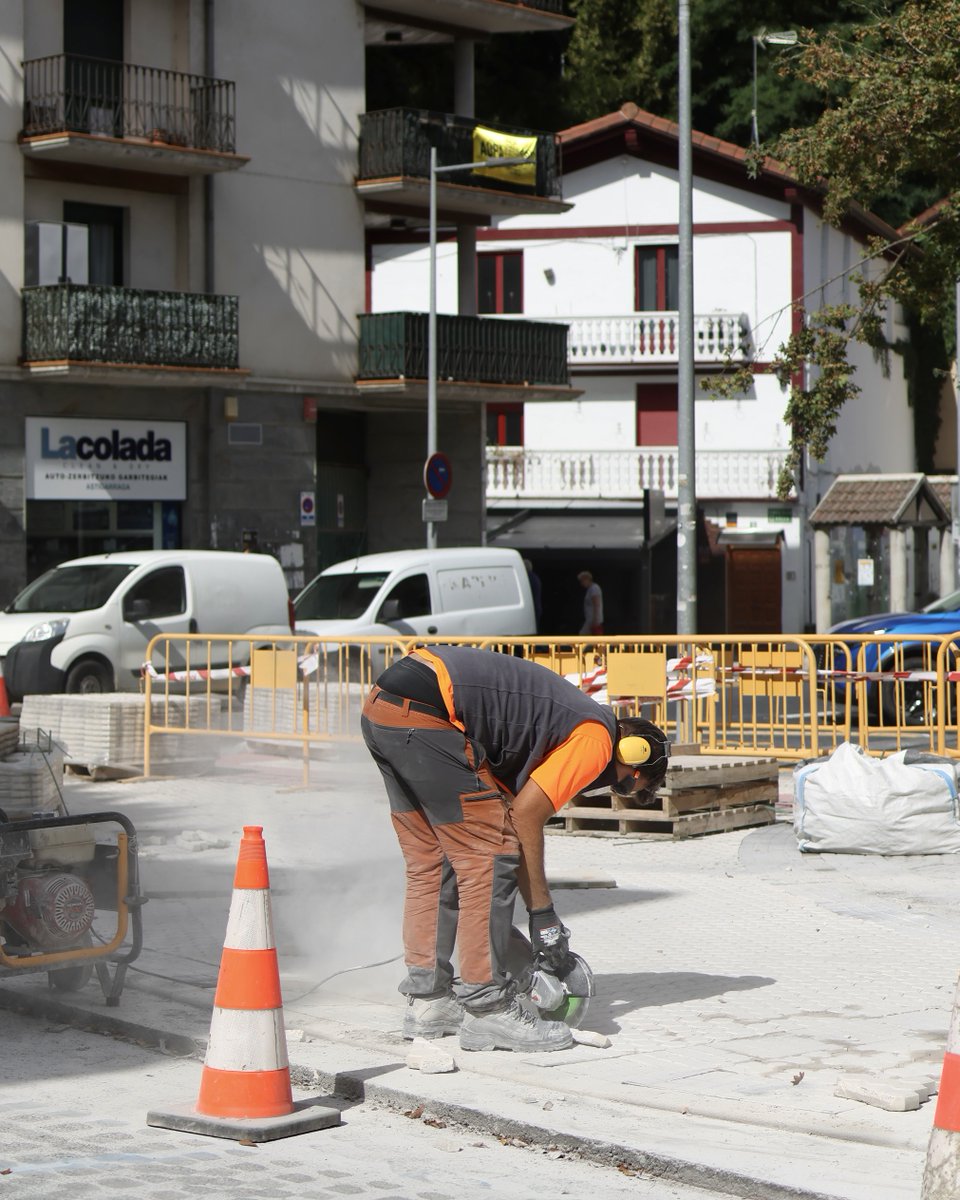 AstiarrakoUdala's tweet photo. (EUSK) Irailaren 11n, ostirala, Kale Nagusia itxiko da bidegorriaren asfaltatze lanak burutzeko ⚠️🚧🔨.

8:00etatik 18:00etara, Eroskiko bidegurutzetik hasi eta Galtzaurreko bidegurutzeraino egongo da itxita.

https://t.co/kC9iG5ZGCd https://t.co/6vN4yzhmzv