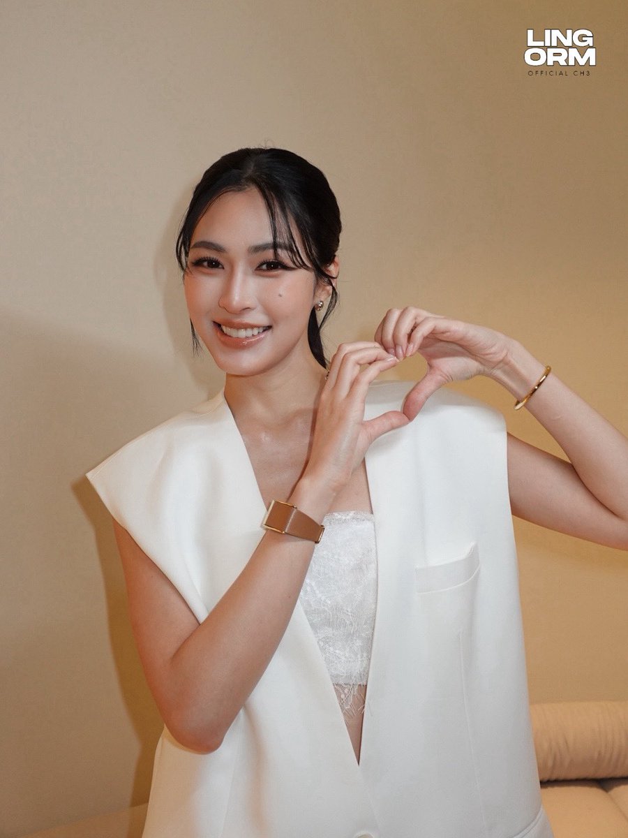 LingOrmCH3's tweet photo. พี่ม่วงพร้อมมุ้ย! เตรียมตัวมาเจอกับพี่หลิงในไลฟ์ 9.9  MISTINE  Oficial กันเยอะ ๆ นะฮะ🧡

LINGLING LIVE WITH MISTINE
#ONENIGHTwithMISTINExLINGLING https://t.co/WzoZTU4WUW