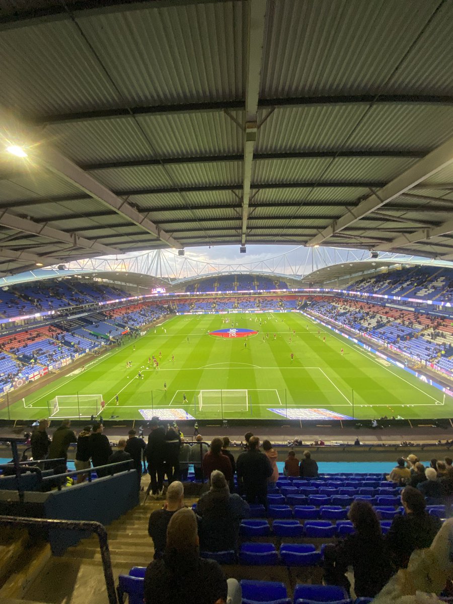 TimRing3's tweet photo. Great trip over to Bolton to see the Hammers ⚒⚒⚒ #coyi #iorns #westham #Irishhammers https://t.co/S1KnOamIEP