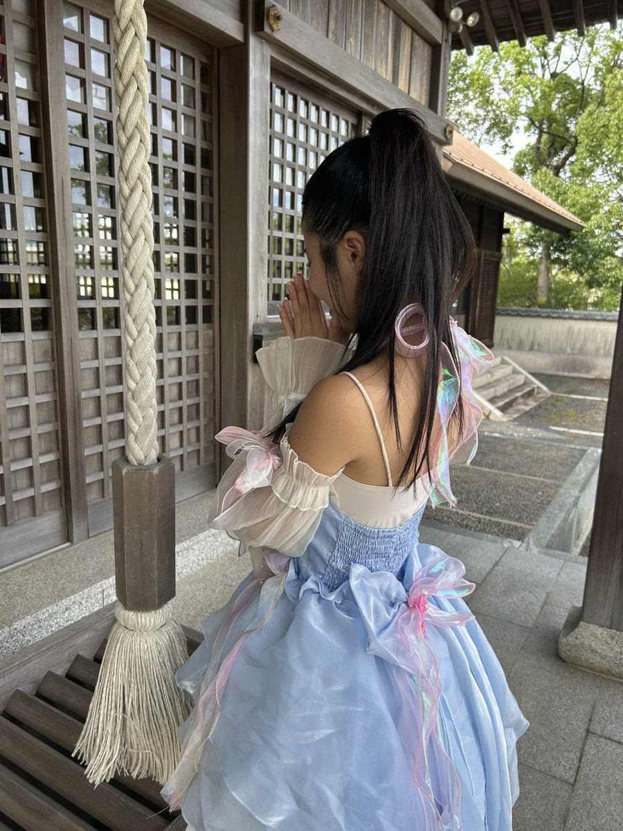 2006Asran's tweet photo. 🌟2026.９.6デカsaicaフェス２日目🌟
🌟デジショ小笠原神社⛩️にて撮影🌟
クロフェス大成功祈願？
横顔も美少女🥰まおえる姉妹❤️💛
#VITORON https://t.co/4UCeE8g141