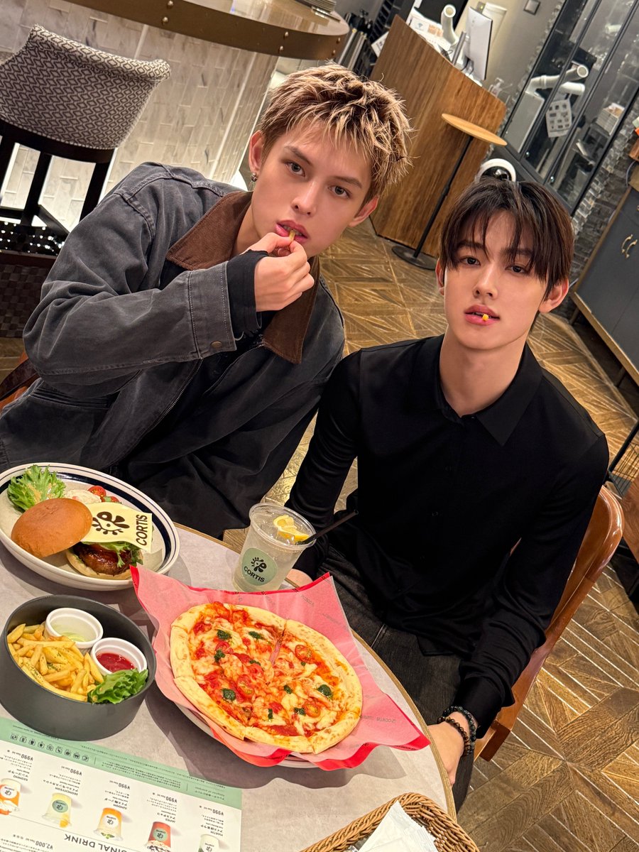 zhaoyufancokr's tweet photo. [260909] #JAMES &amp; #SEONGHYEON Instagram Update 

“uma😋😋” https://t.co/7bwMw8g2td