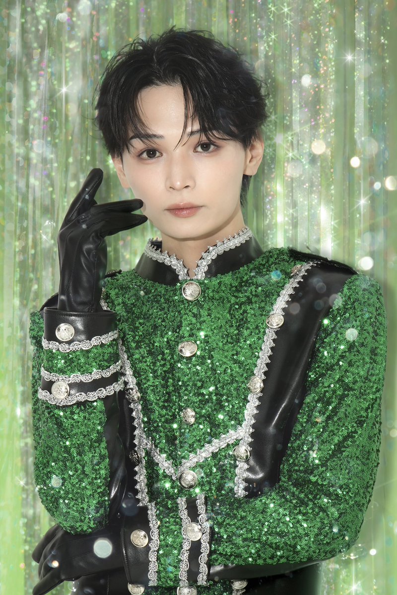 axxx1s_official's tweet photo. ✩ ⋆ ✩ ⋆ ✩ ⋆ ✩ ⋆ ✩ ⋆ ✩ ⋆ ✩ ⋆ ✩ 

#AXXX1S 

8th single visual🎧💿
『どしたん、話聞こか？』

諸星 圭一(もろぼし けいいち)
@axxx1s_morokei 
member color : GREEN💚

✩ ⋆ ✩ ⋆ ✩ ⋆ ✩ ⋆ ✩ ⋆ ✩ ⋆ ✩ ⋆ ✩ 

RP＋♡＝1000達成で…
次のメンバーを公開🤭 https://t.co/relqM4RnRT