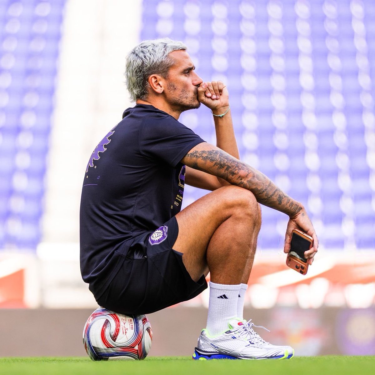 GriezmannPeach's tweet photo. Antoine Griezmann π before the MLS match versus Red Bull New York. August 01, 2026.
#Griezmann #OrlandoCity #AntoineGriezmann
#Grizi #GriezmannBooty #GriezmannAss #Booty #BriefLines https://t.co/oZqFmKtZCr