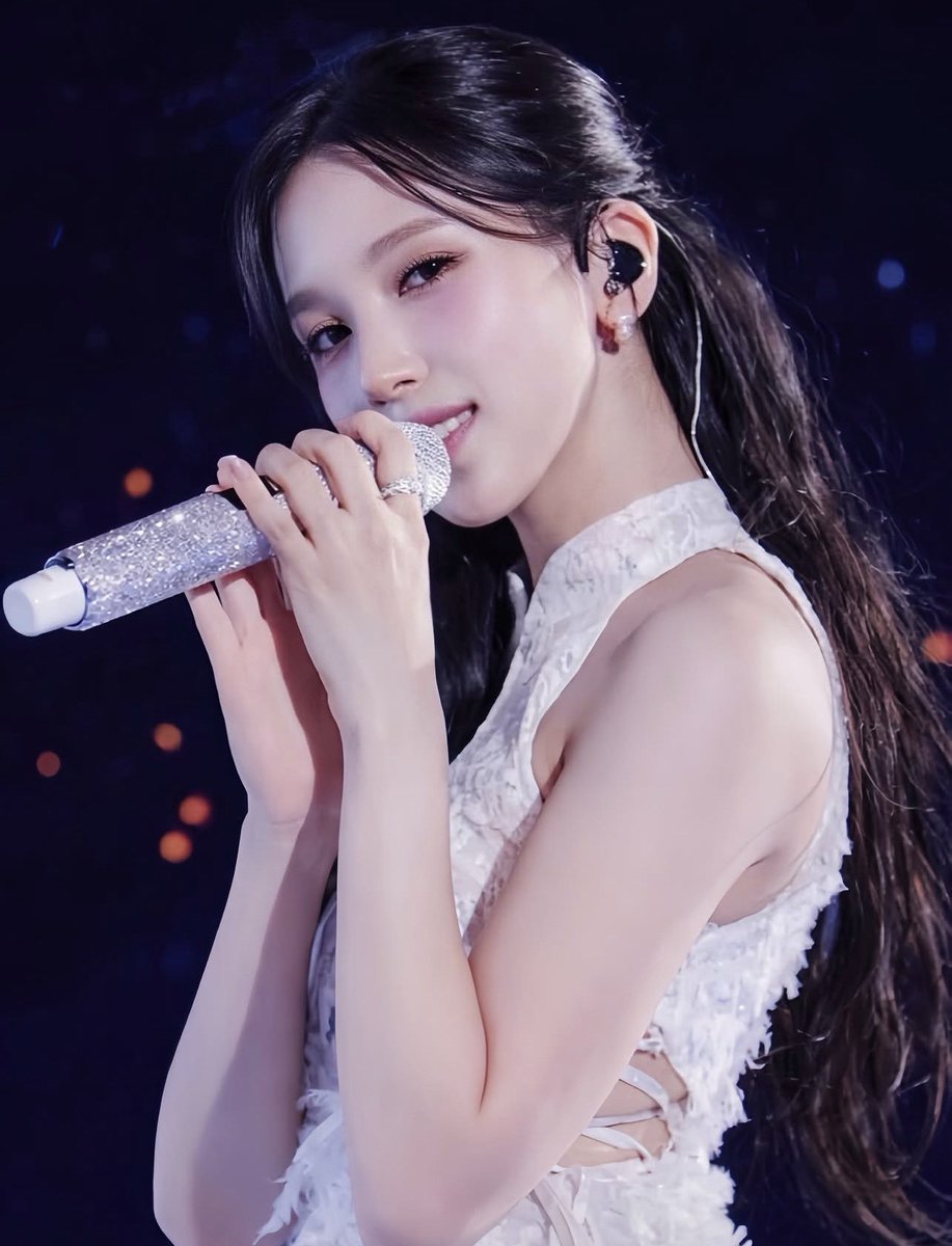kawaichaos's tweet photo. I want this mina too look at me all the time https://t.co/7J9IJJ2u7m