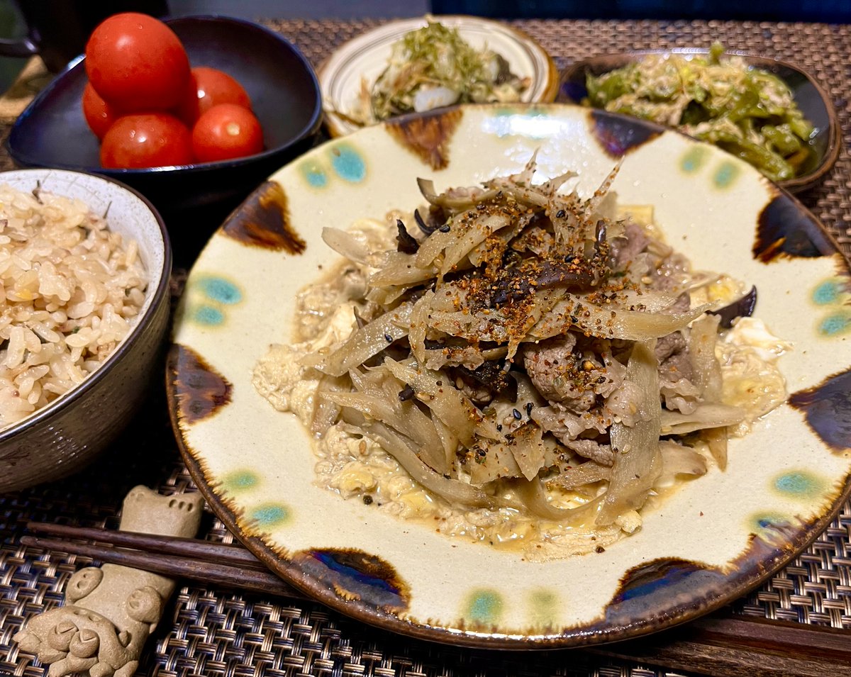 roof2tiles's tweet photo. すき煮卵、中華風小鉢色々 https://t.co/mZNdYAa33K