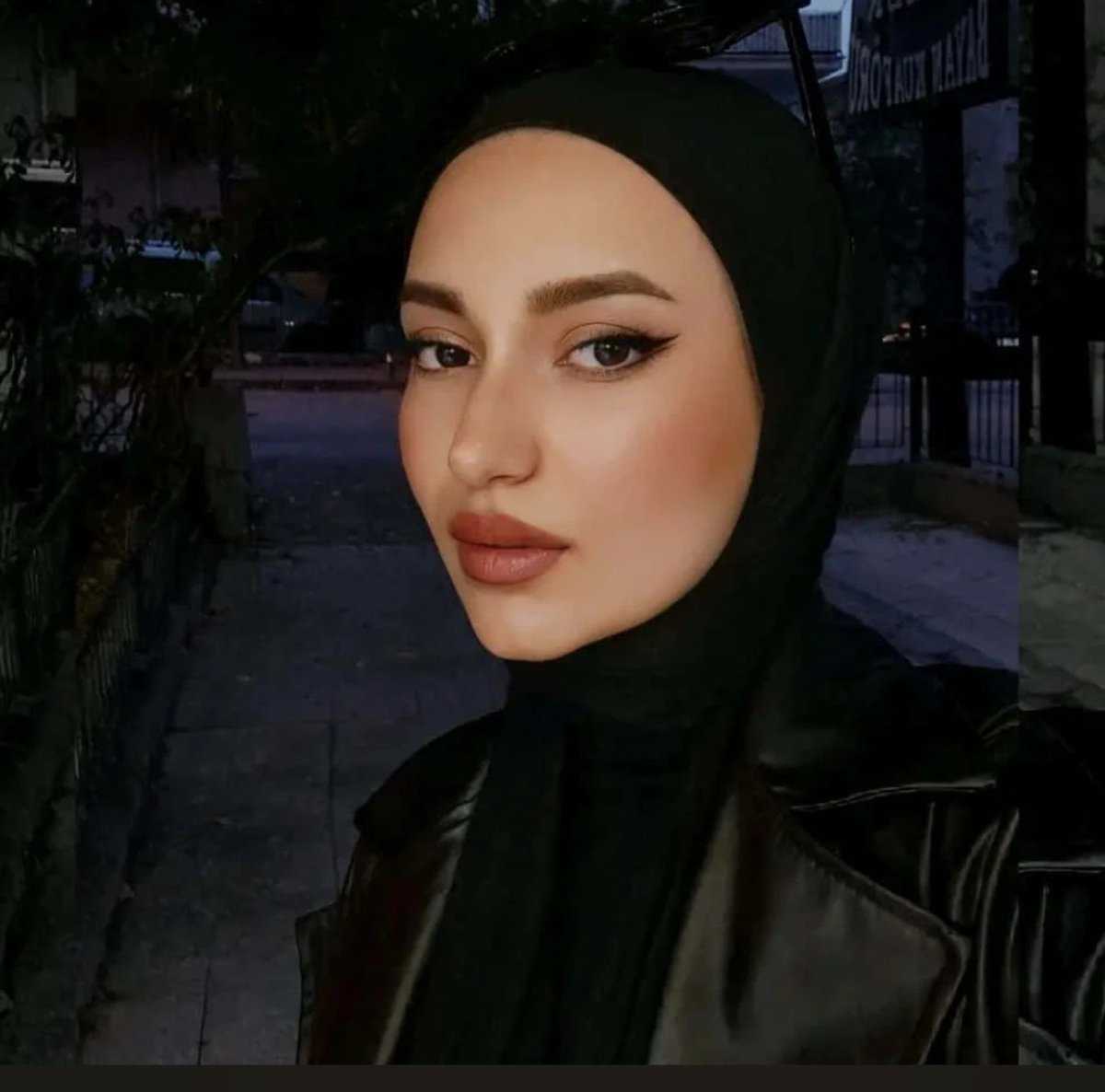 modern_azgnn's tweet photo. 20 lik çıtır türbanlı sevgilime tribute yapacak olan var mı 🤤
#azginturbanlı #turbanlifahişe https://t.co/KrJtWmVIvf