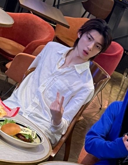 coertis_'s tweet photo. MENURUT GUA SKIN JUHOON PAKE BAJU PUTIH TUH UDH GABISA DI GANGGU GUGAT GANTENGNYA JIR😭😭😭😭😭😭 

BENERAN RUMUSNYA TUH: 
JUHOON + BAJU PUTIH = GANTENG MAX https://t.co/17UbUSJfRA