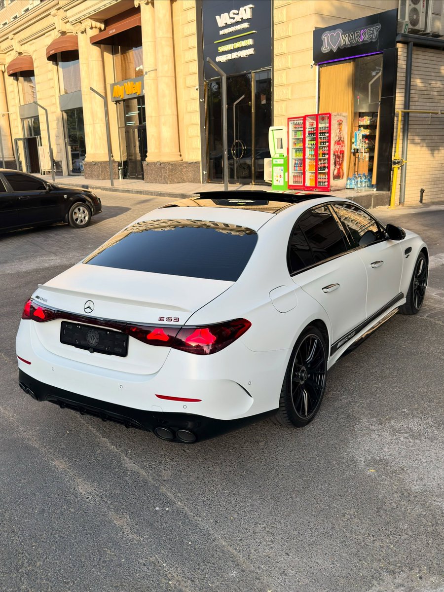 mbmaybachfans's tweet photo. White Shark: E 53 AMG 4MATIC+ 3.0-L 6-Cyl in-line Plug-in Hybrid  612 HP 0-100 km/h 3.8 sec 🦈 Rate it 1-10!

📸: @shokh_myway (IG) https://t.co/WbmbSHA6V8