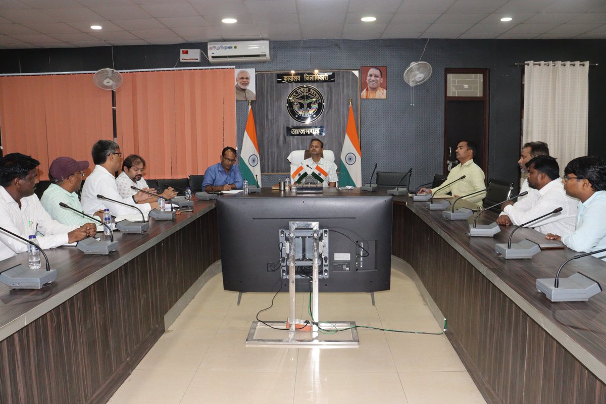 dmazamgarh's tweet photo. आज कलेक्ट्रेट सभागार में पीएम सेतू योजना एवं एनएपीएस (नेशनल अप्रेन्टिसशिप प्रमोशन स्कीम) योजना की समीक्षा बैठक की गई।

आईटीआई उत्तीर्ण युवाओं को अप्रेन्टिसशिप के अधिकाधिक अवसर उपलब्ध कराने पर बल दिया गया।... https://t.co/wEtdBFE4EO