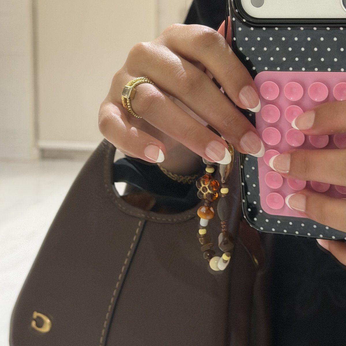 3xwmi's tweet photo. nails are nailing 🤍 https://t.co/otLBaDLqiO