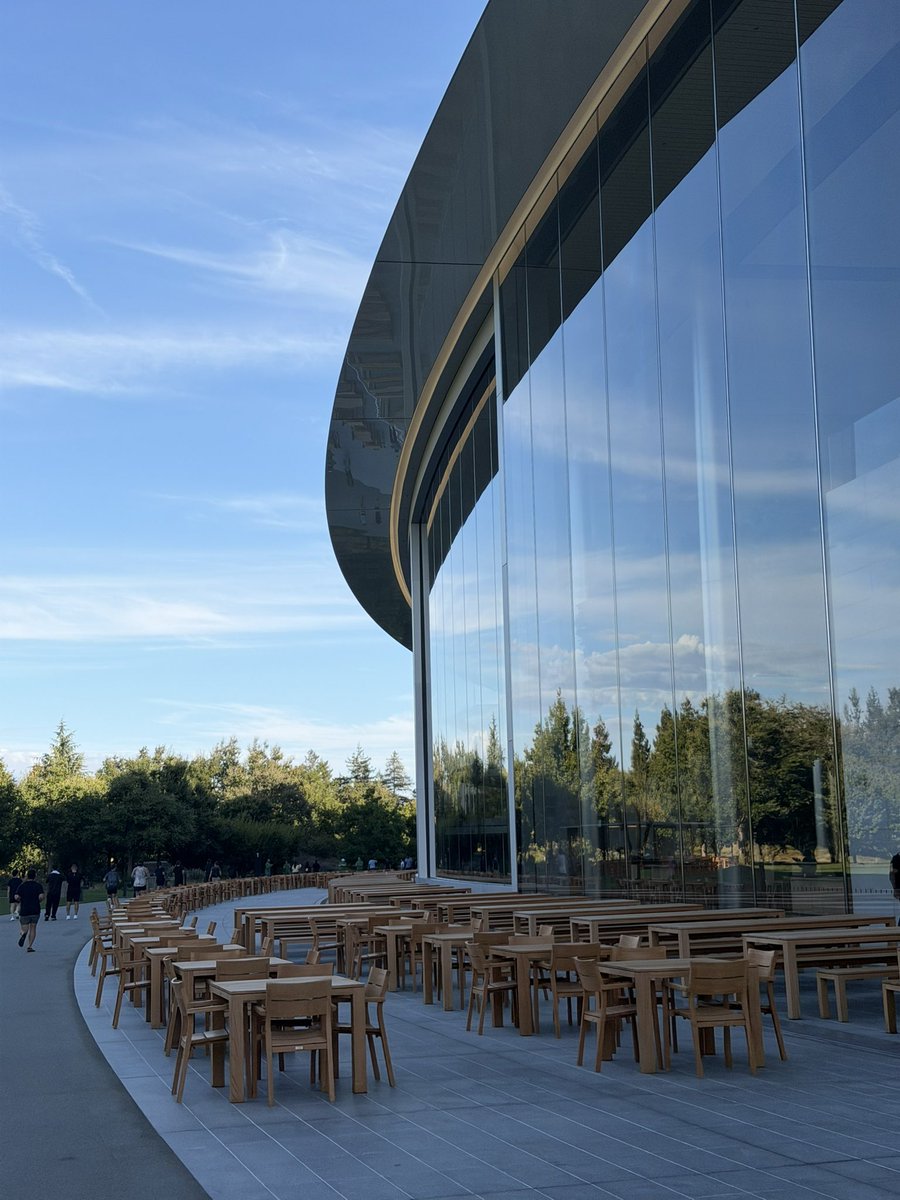 spin9's tweet photo. คืนนี้มี #AppleEvent นะครับ เปิดตัว iPhone รุ่นใหม่ ใครนอนดึกเจอกันยาวๆ เริ่มเที่ยงคืน ใครนอนเร็ว ตื่นมาเจอกันทาง YouTube เหมือนเดิม https://t.co/iu4Yyzbol3
