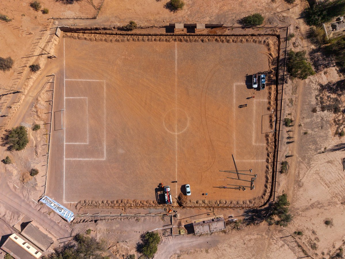 FundacionRiver's tweet photo. Una cancha iluminada abre un mundo de oportunidades para su comunidad⚽

Ya iluminamos las canchas de Deportivo Ferroviario Unión de Villars (Buenos Aires), Club Atlético Juventud Unida (San Juan), Club Calaguala (Córdoba) y Club Social, Deportivo y Cultural Coropampa (Salta). Ahora estamos por finalizar la obra en el Club Atlético Santa Rosa de Purmamarca, Jujuy. 

Seguimos trabajando para que más clubes puedan contar con espacios deportivos seguros, adecuados y llenos de posibilidades para todos y todas ❤️

Gracias a Mantelectric, el apoyo de Signify Foundation y la Secretaria de Deportes de Jujuy.