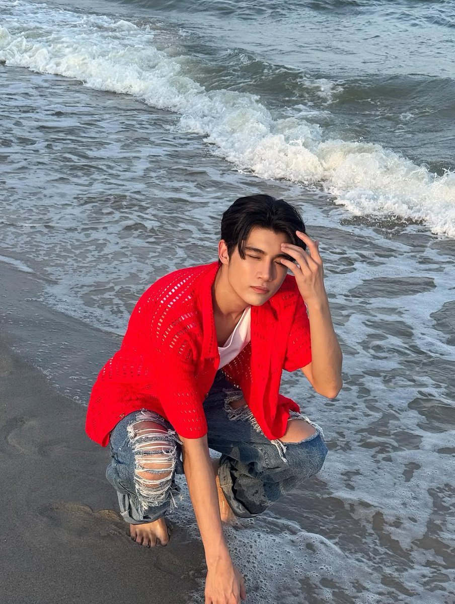 SkullKwon93's tweet photo. แล้วเมื่อไหร่พี่ธีจะไปทะเลอีก นี่รักทะเลเมื่อยามมีพี่ธี���ากกกก 🌊 ❤️ https://t.co/RVl4UmGiWB