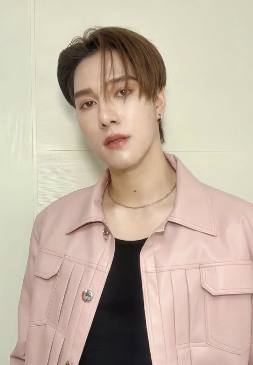 KyuniesBoyMikey's tweet photo. ❌blackpink in you area
✅nani hirunkit in your area

VINYL MILKSHAKE NANI

#NANIxMAYBELLINELIVE
#hirunkit_ https://t.co/vhKjcC4pdY