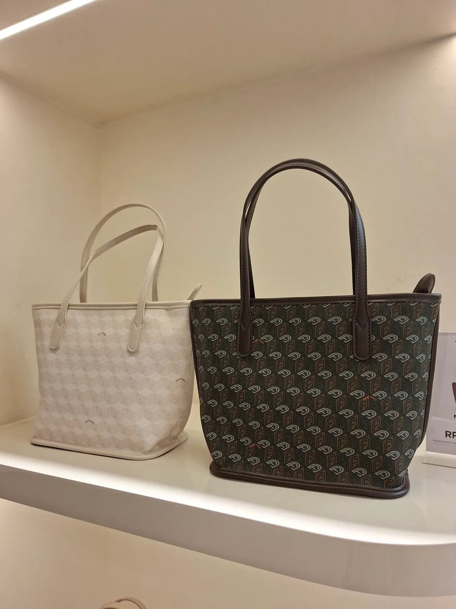 titaniaintan28's tweet photo. PLISSS KALIAN HARUS TAU JUGA😭 
AKU NEMU HIDDEN GEM BRAND LOKAL TAS LUCU HARGA RAMAH DIKANTONG UMR🫵🏻
BAHKAN ADA YANG START 50RBAN😍 https://t.co/lIV3h1td7y