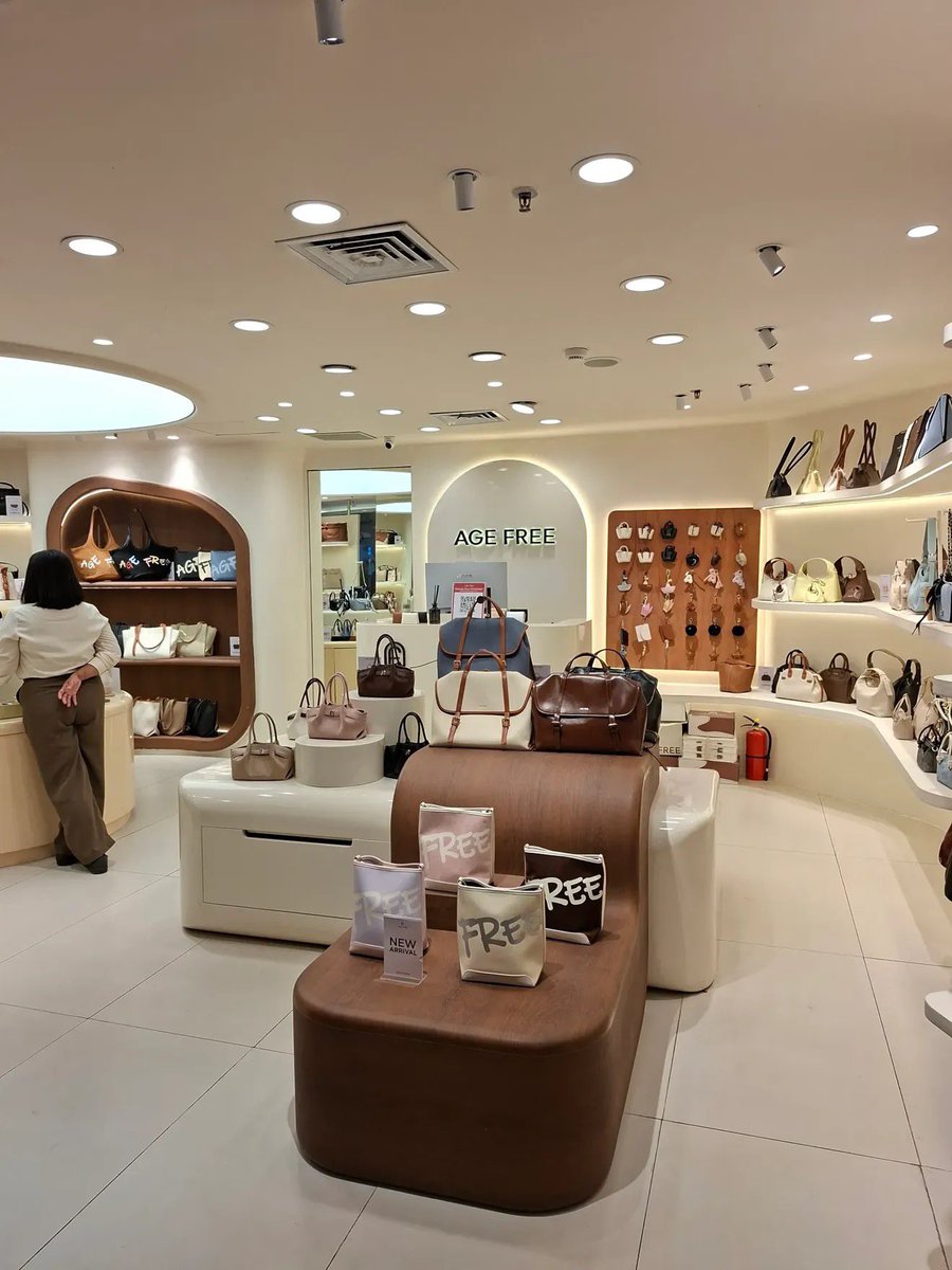 titaniaintan28's tweet photo. PLISSS KALIAN HARUS TAU JUGA😭 
AKU NEMU HIDDEN GEM BRAND LOKAL TAS LUCU HARGA RAMAH DIKANTONG UMR🫵🏻
BAHKAN ADA YANG START 50RBAN😍 https://t.co/lIV3h1td7y
