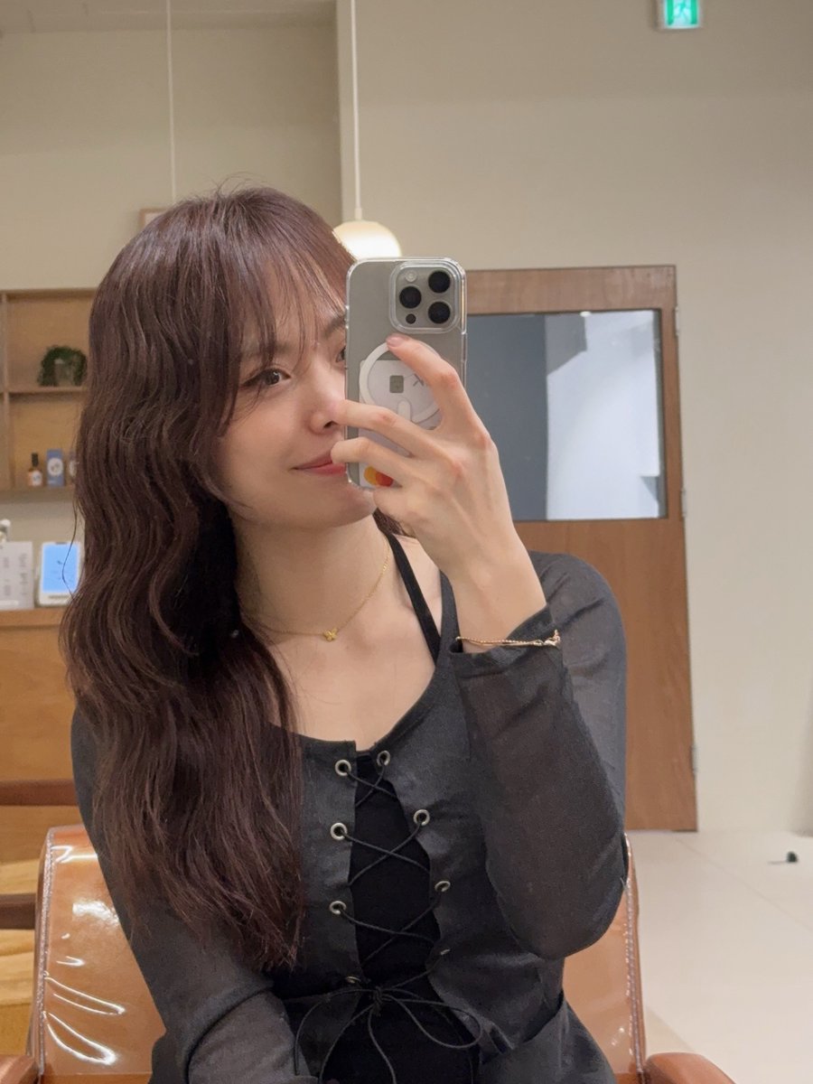 AstridJinenez's tweet photo. DASUN Jihyun

I finally tried the proportion-designed hippie perm too. A style change is nice, but I believe the real beauty is hair that looks even better when styled. I’ll share an easy styling tutorial soon. https://t.co/VeypTVq2YN