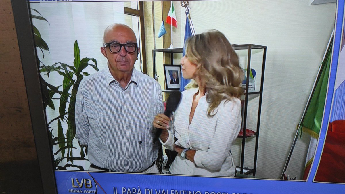 PanariellinaIda's tweet photo. Che meraviglia la prima diretta della stagione della mia sorellina @RosannaCacio 🤩 sempre meravigliosamente perfettamente magica ed impeccabile @voltabuonarai #LaVoltaBuona @RaiUno #LVB @caterinabalivo sorellina ti voglio tanto bene ❤️ https://t.co/fbbMnQuXBz