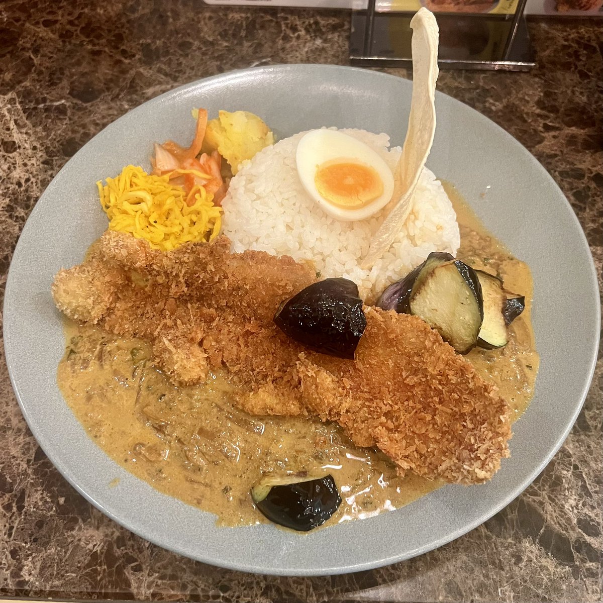 sasachu_'s tweet photo. 神田カレー街食べ歩きスタンプラリー 
65〜68店目
fish丸の内店 東京駅 
2代目フィッシュカレー 1,400円
コージー 神田駅キーマカレー 1,400円
タイレストランメナムのほとり神保町本店 
グリーンカレー 1,650円 生春巻き440円 
rakuspa1010神田 御茶ノ水駅 
近江牛サウナカレー 1,357円銭湯3時間600円 https://t.co/ANm9iKNIBo