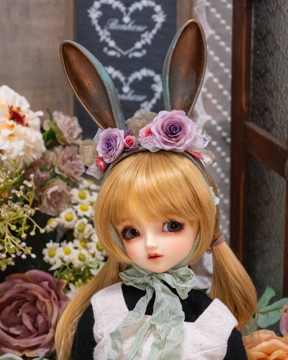 AtelierKurukuru's tweet photo. 【販売品2🐰】
アンティークうさぎ耳カチューシャ

ブロンズ-bronze-
SDサイズ/¥6800

『秘密の花園に咲く花々』をイメージした、緑青がのぞくブロンズ調仕立てのカチューシャです🐰

#アイドール
#アイドール大阪 https://t.co/tdg4evFNRc