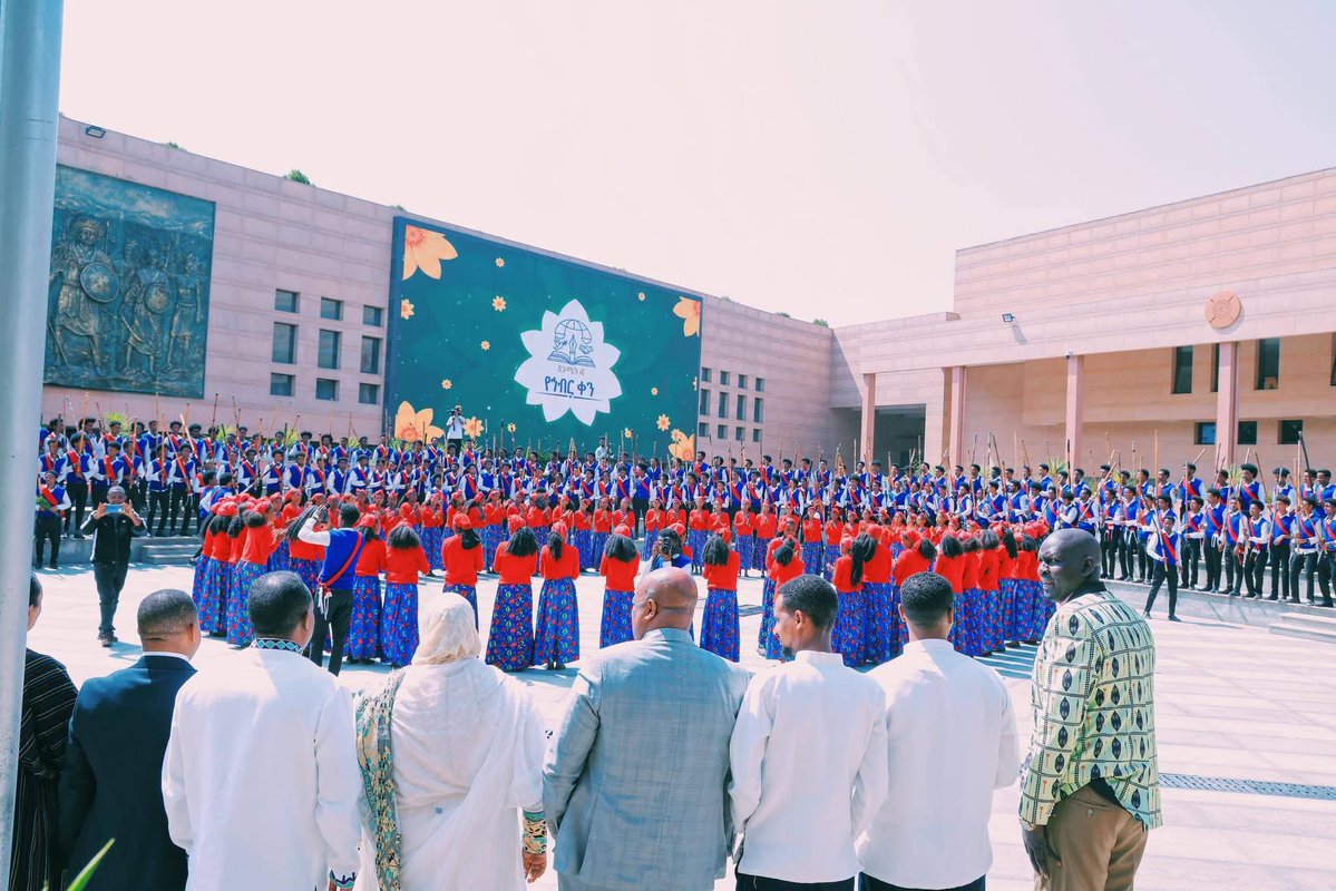 AdanechAbiebie's tweet photo. ዛሬ በኅብር ቀን አሮጌውን ዓመት አልፈን ወደ አዲስ ዓመት መሸጋገርን ከሚያበስሩ ውብ እና ህብራዊ ባህሎቻችን መካከል የሆኑትን የአበባአየሽ ወይ፣ የአሸንዳ፣ ጎቤ፣ ሽኖዬ፣ ሻደይ ጭፈራዎች በከተማችን በታሪካዊው የአድዋ ድል መታሰቢያ በድምቀት ተከብረዋል።

ፈጣሪ ኢትዮጵያን እና ህዝቦቿን ይባርክ!
