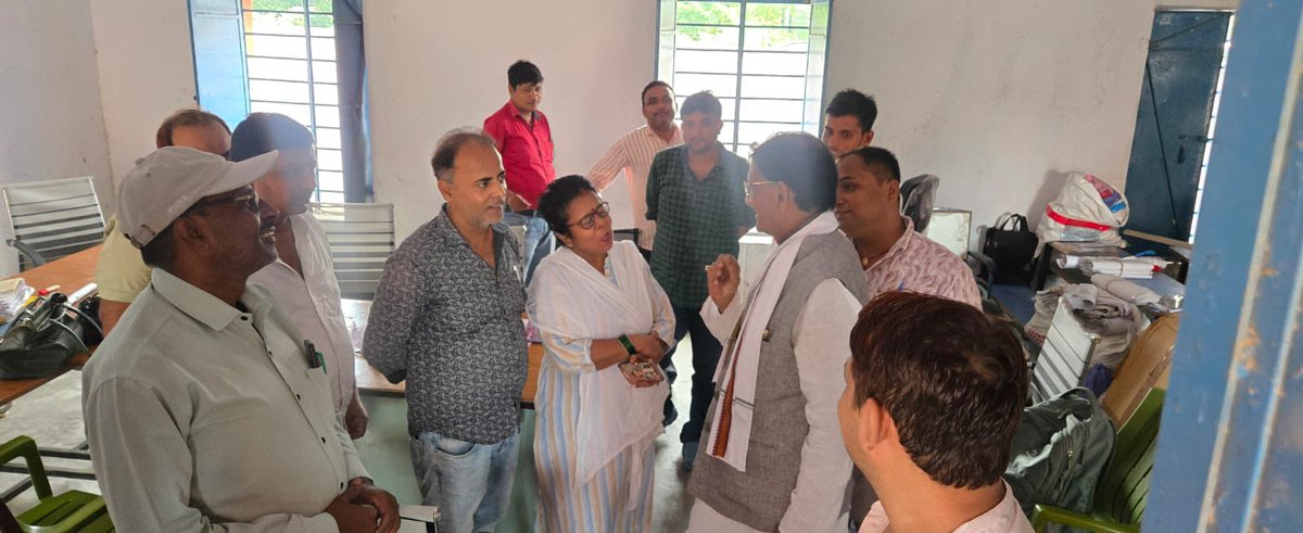 DrMadanMohanJha's tweet photo. समस्तीपुर में अपने शिक्षक साथियों के साथ मिलना हमेशा सुखद अनुभव रहता है। 

आप सभी का स्नेह और सहयोग के लिए बहुत आभार https://t.co/YVPp5DcBYE