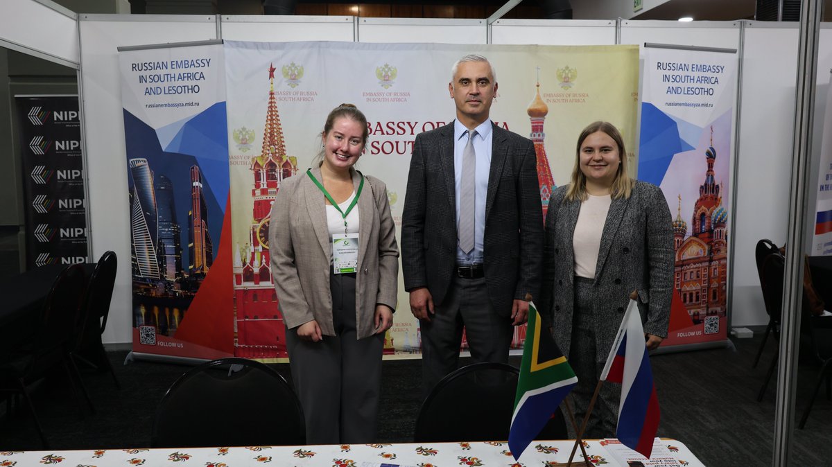 EmbassyofRussia's tweet photo. 🇷🇺🇿🇦 On 8 Sep the Embassy held a #Russia-#SouthAfrica session at the Third Annual Embassies Business Fair & Conference
Ambassador #Ambarov highlighted significant opportunities in agriculture, energy, mining, industry, digital solutions, tourism, etc
👉https://t.co/u7yXly2m0y https://t.co/qAHoaSmVyM