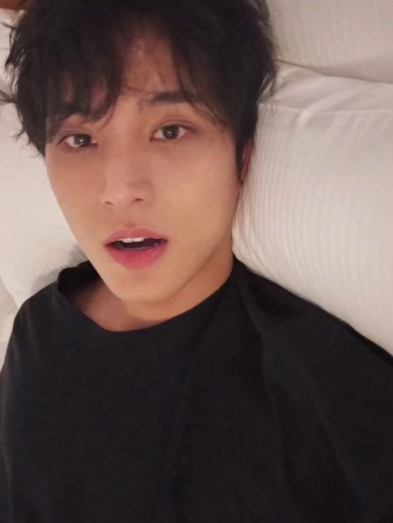 gyumedia's tweet photo. these mingyu selfies 🖤 https://t.co/YJBD55XWRG
