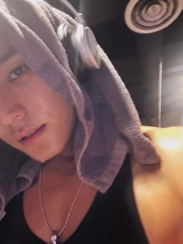 gyumedia's tweet photo. these mingyu selfies 🖤 https://t.co/YJBD55XWRG