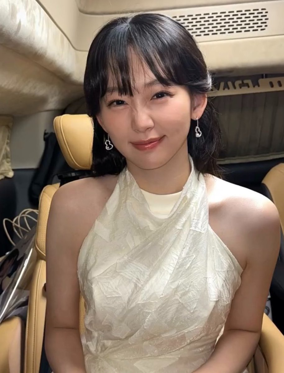 anna_himena's tweet photo. ギジュおんにに会いに行きたいのにチケットがオプソヨ😭
行けると思っててハンリムが着てた服まで買ったのに😭

#진기주
#チンギジュ
#鉄槌教師 https://t.co/SHhZDlNvtq
