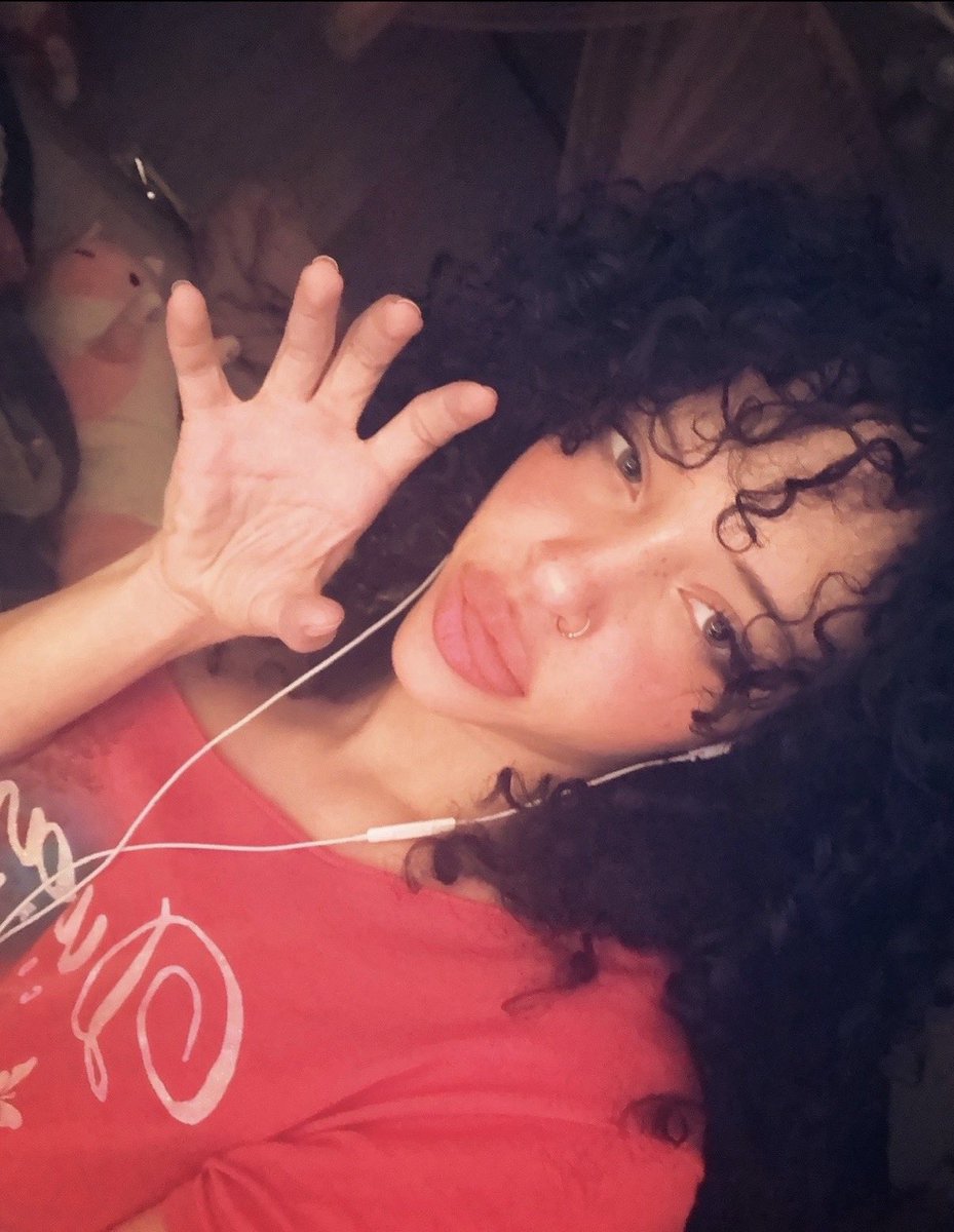 droppthatphonee's tweet photo. holii https://t.co/rkt8fEXXOk